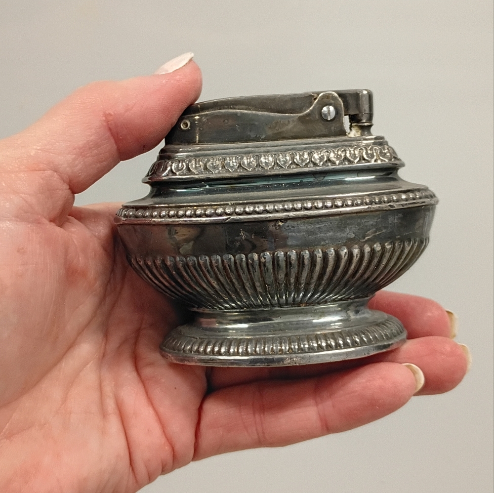 Elegant Queen Anne Silver Plated Tabletop Lighter Vintage